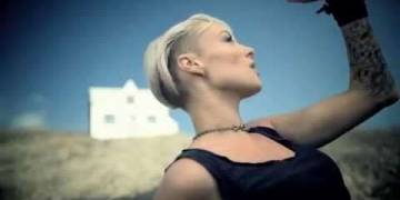 Cosmic Gate & Emma Hewitt – Be Your Sound (Official Music Video)